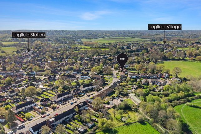 27, Saxbys Lane, Lingfield photo 2
