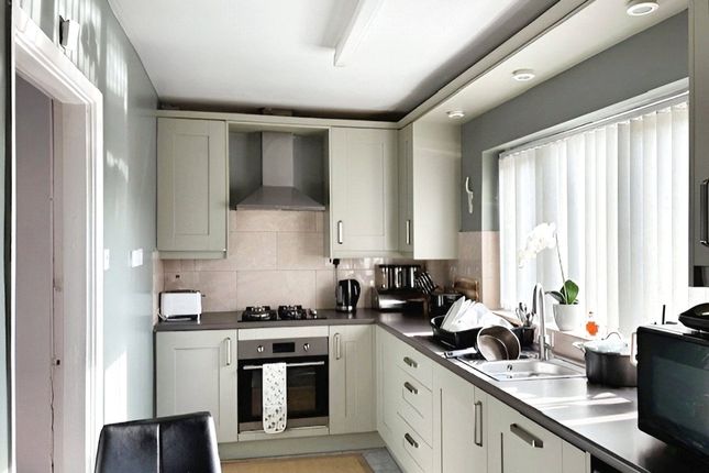 10, Pitfield Row, West Midlands photo 3