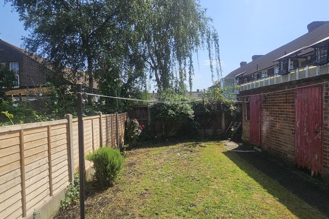 21 Ibbotson Avenue,, Canning Town, London photo 2