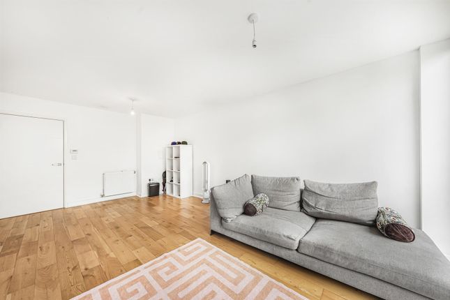 34, Hickman Avenue, London photo 4