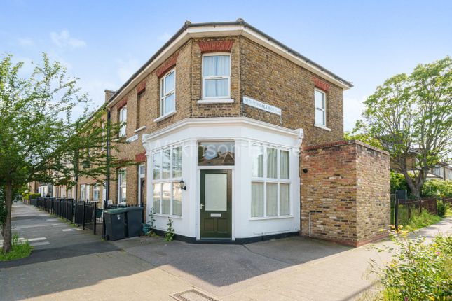 End terrace house for sale in Finsbury Road, London