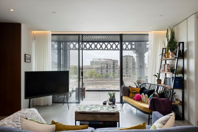 1 Lewis Cubitt Square, London photo 3