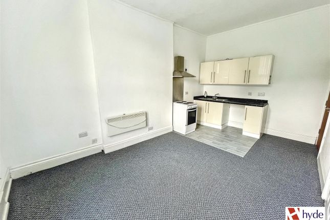 Flat 2, 2 Isherwood Street, Manchester photo 3