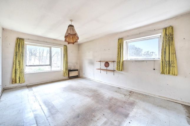 15, Sandown Drive, Carshalton photo 2