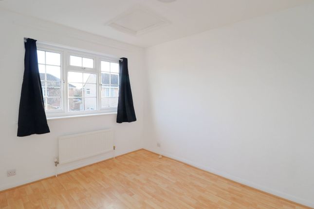 41, Milton Road, Walton-on-Thames photo 4