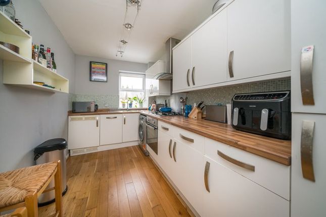 Thumbnail Flat for sale in Rectory Road, Rickmansworth