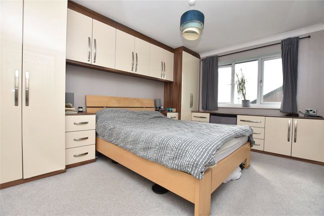 8, Broadcroft Grove, Wakefield photo 5