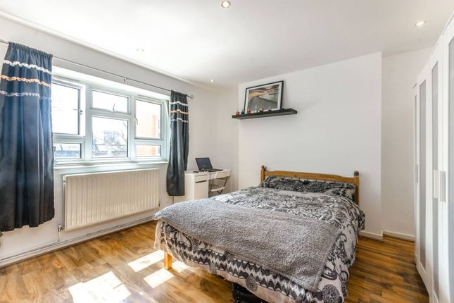 Thumbnail Flat for sale in Cornwall Street, Shadwell, London
