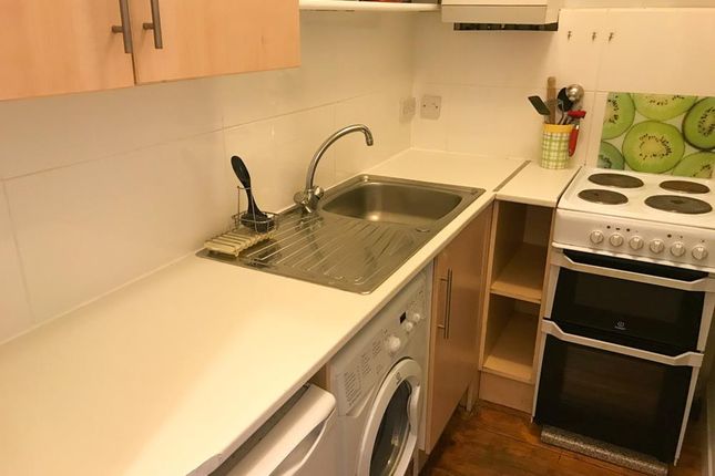 Flat to rent in Wallfield Place, Ground Floor Right