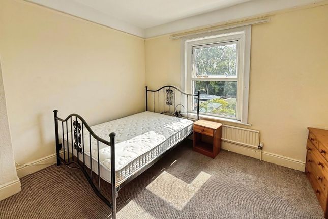 Room 3, 123, Preston Road, Somerset photo 2