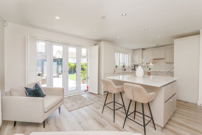 6, Fitzhamon Close, Cowbridge photo 2