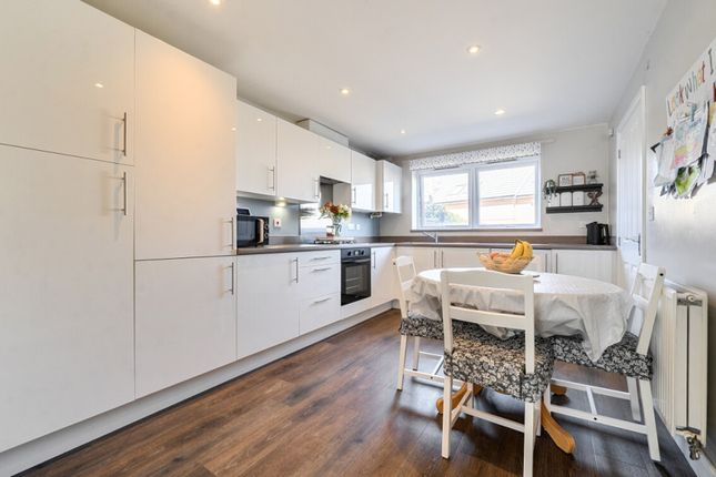Roe Deer Place, Wixams, Bedford photo 4