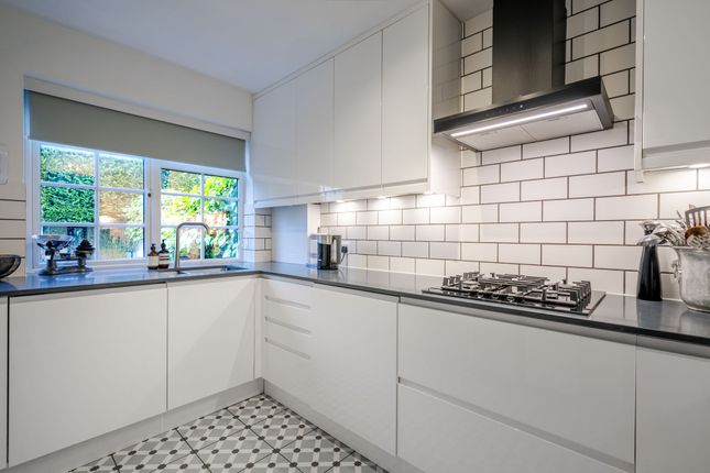 7 Cheniston Court Ridgemount Road, Ascot photo 4