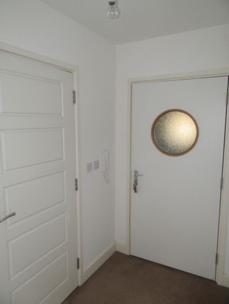 Flat 9 Metropolitan House, 1355 - 1369 London Road, Leigh on Sea photo 4