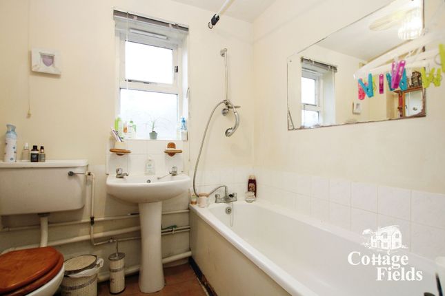 Flat 24, Maynard Court, Enfield photo 4