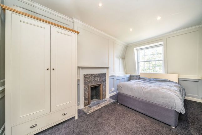 Flat 4, 12, Clapham Common North Side, London photo 4