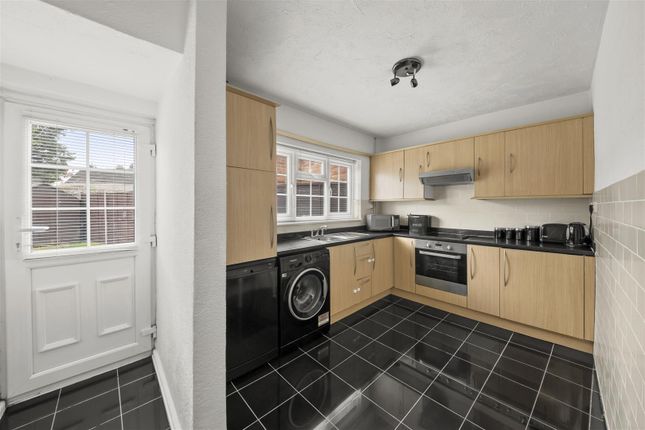 9, Dagnall Crescent, Uxbridge photo 2