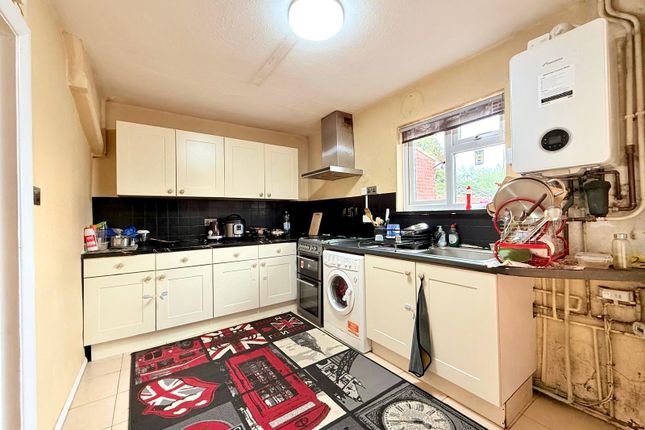 38, Corporation Avenue, Hounslow photo 2