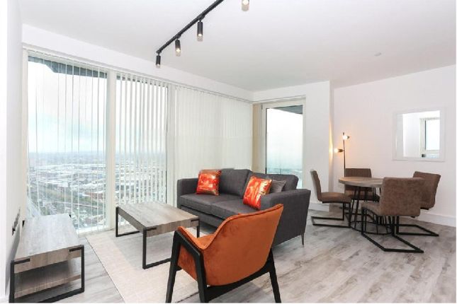 Flat 3406, Icon Tower, London photo 4