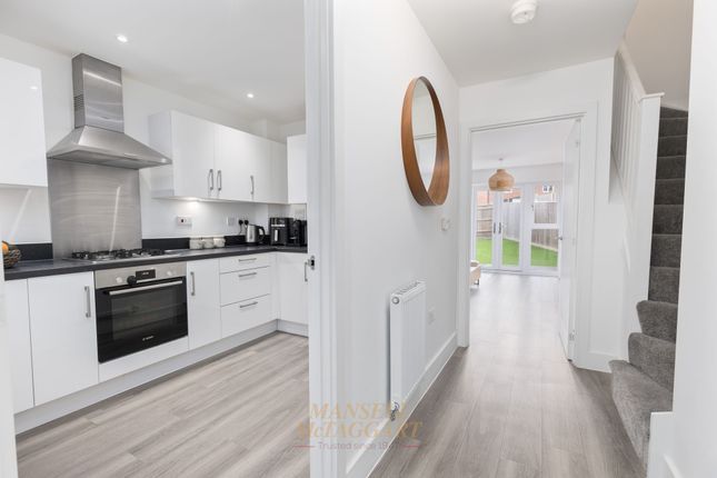 25 Ivy Close, Crawley photo 4