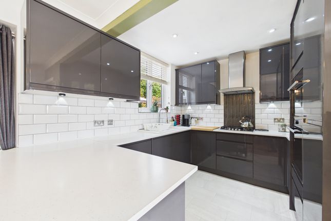 20 White Close, High Wycombe photo 4