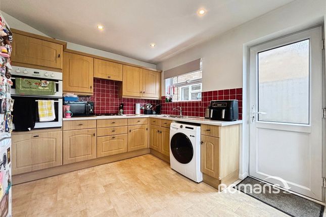 11, Frensham Close, Hampshire photo 2