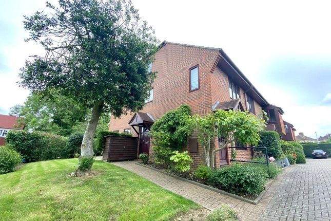 Thumbnail Flat for sale in Valley View Road, Rochester, Kent