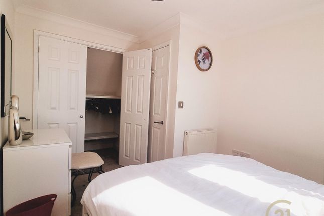 5, Isabella Place, KINGSTON UPON THAMES photo 4