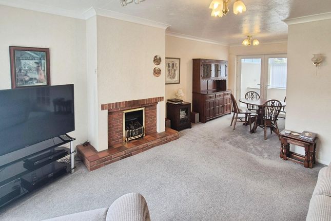 20, Redwood Drive, Burntwood photo 2