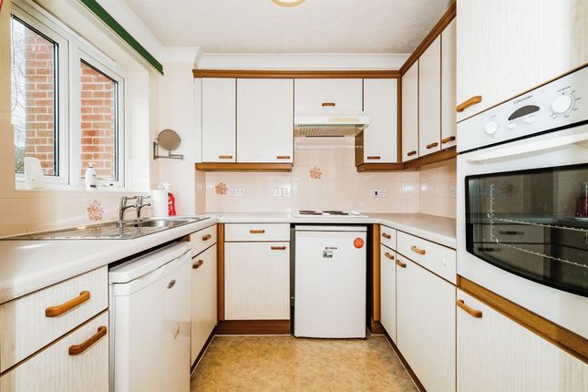 Flat 28, Alexandra Court, 14, St. Peters Close, Hove photo 2