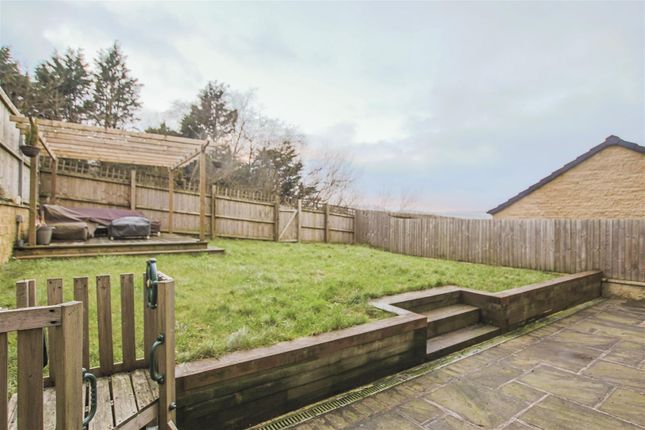 17, Lanky Gardens, Colne photo 4