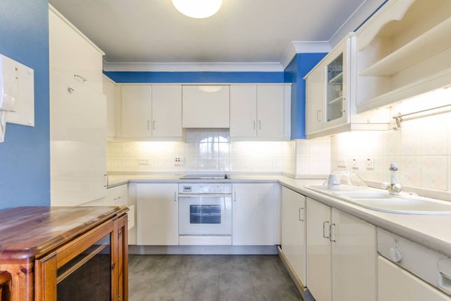 Flat for sale in Wapping Wall, Wapping, London