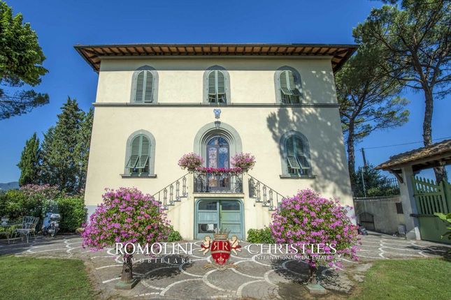 Villa for sale in Florence, Tuscany, Italy