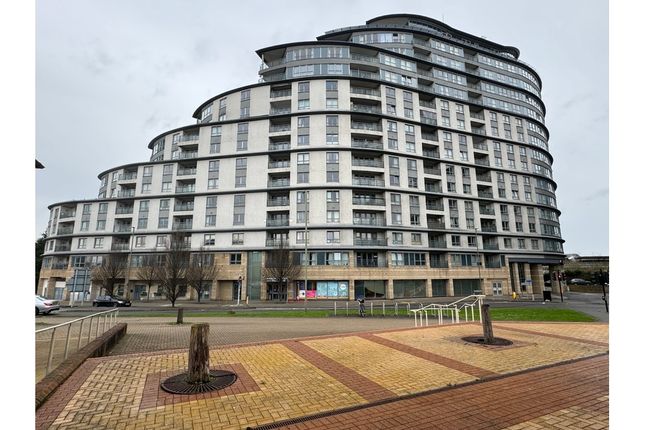 Thumbnail Flat to rent in Station Approach, Woking