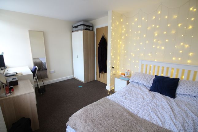 19, Treorky Street, Cardiff photo 4