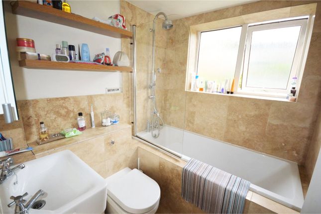 13, Hyde Close, Hampshire photo 5