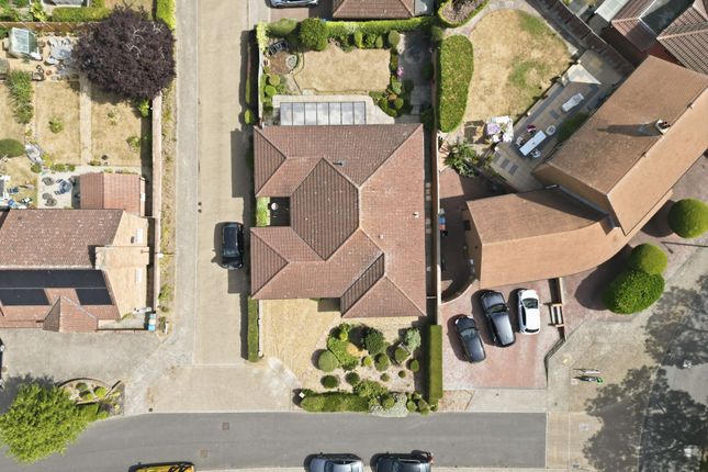 26 Barkestone Close, Milton Keynes photo 2