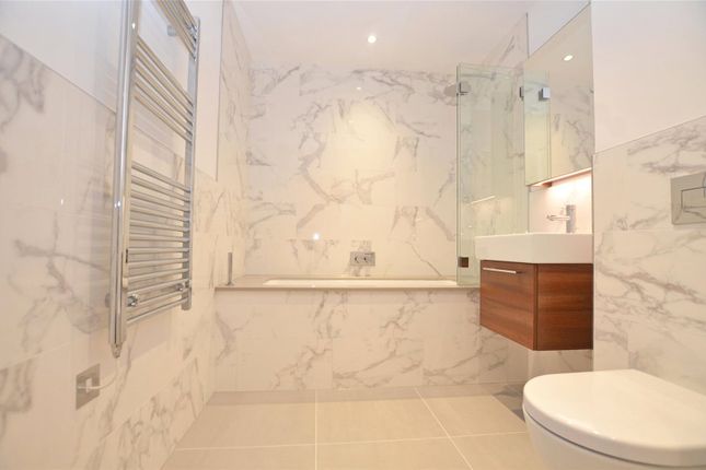 Flat 42,, Camera House, Teddington photo 2