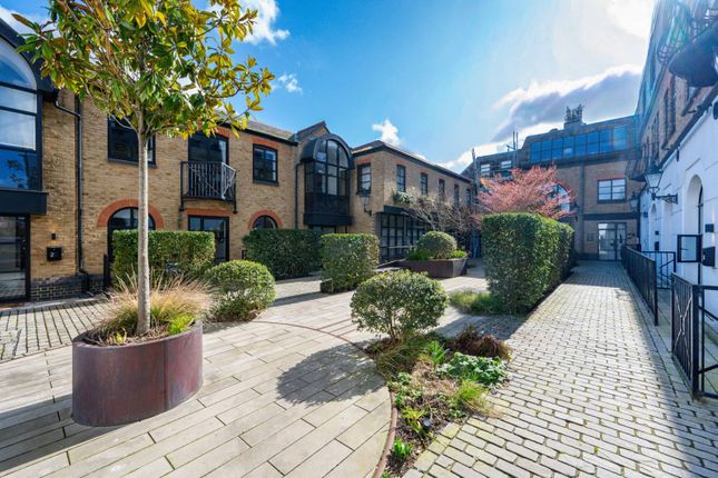 1-bed flat on Old Town, Clapham Old Town, £575,000