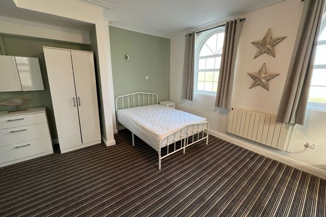 Room 2, 108 Upper Mersey Road, Widnes photo 2