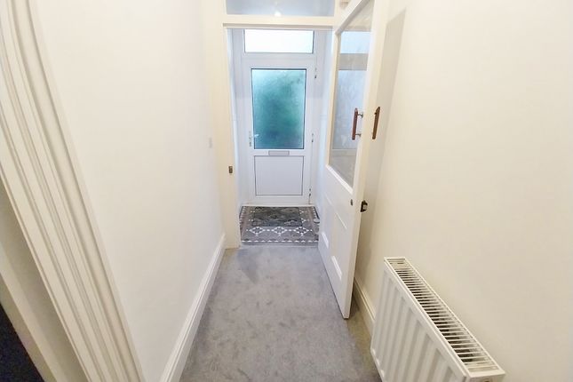 20, Victoria Avenue, Porthcawl photo 2