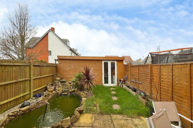 4, Laurens Van Der Post Way, Ashford photo 2