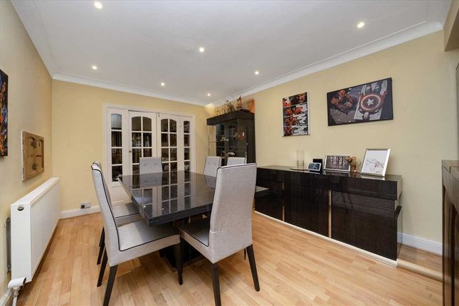 16, Manor Park Gardens, Edgware photo 4