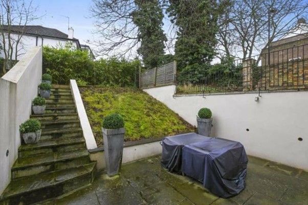Terraced house to rent in Parkhill, Belsize Park