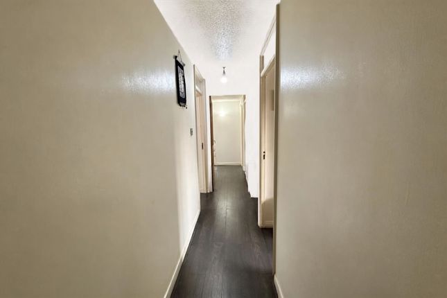 28, Channel Close, Hounslow photo 5