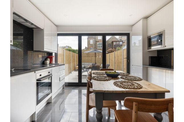 10, Regal Close, London photo 2