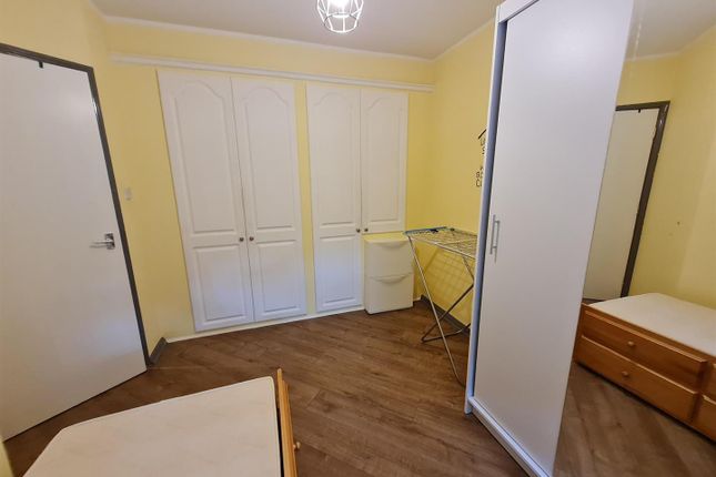 Flat for sale in Princes Gardens, City Centre