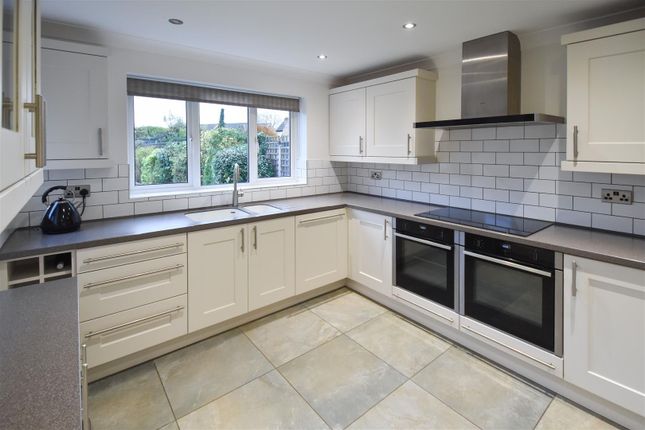 9, Stocks Lane, Brentwood photo 3