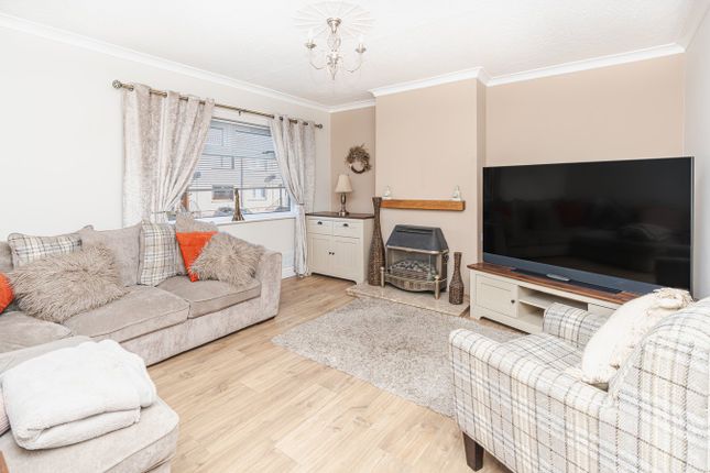 124, Keltyhill Avenue, Kelty photo 3