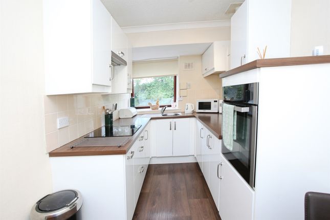 20, Newlands Court, Cardiff photo 3
